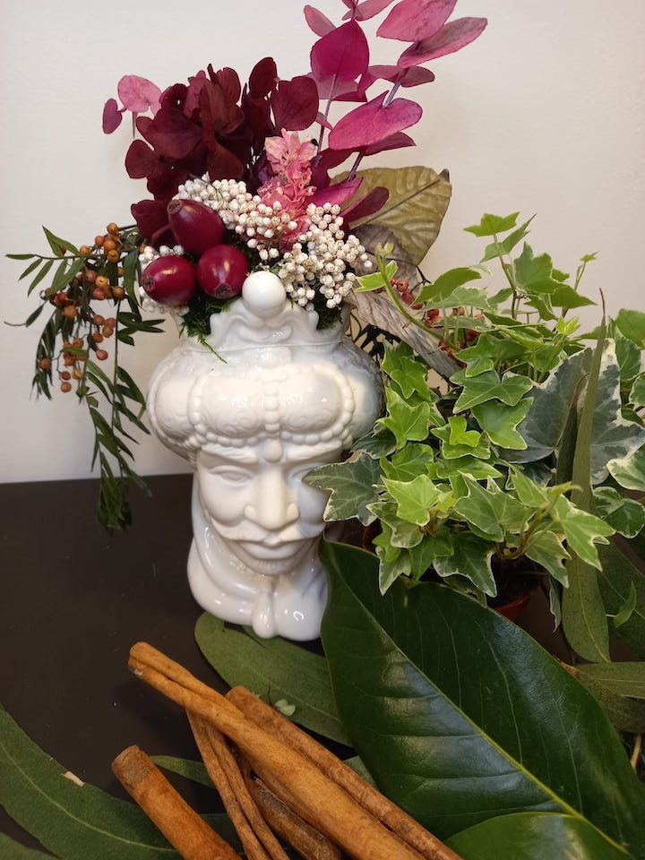 Composizione green edera e fiori stabilizzati